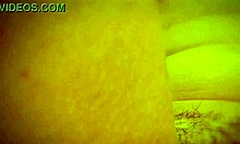 प्राकृतिक ब्लोंड क्यूटी जुबली वेबकैम पर अपने डिल्डो से खेलती हुई