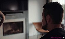 धोखा देने वाली काउगर्ल रॉकी एमर्सन घर के बने वीडियो में डीपथ्रोट और बड़े लंड का आनंद लेती हैं।