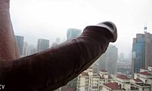 शंघाई में क्रॉसड्रेसिंग अमेचुर अपने लंड को फ्लैश करता हुआ।